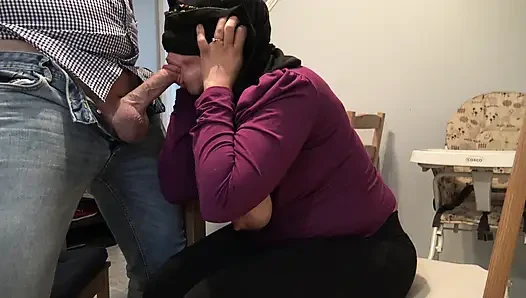 Bir yabancının beni sikmesine izin vermeden önce kocamı küçük düşürüyorum