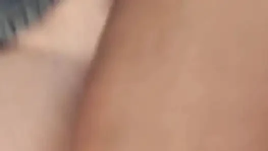 Olgun orta yaşlı seksi kadın bilardo masasında derin yarak alıyor