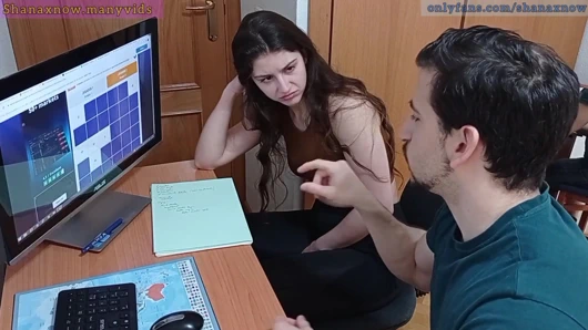 Genç öğrenci şantaj, pov oral seks, ağzına boşalmak, yutmak.