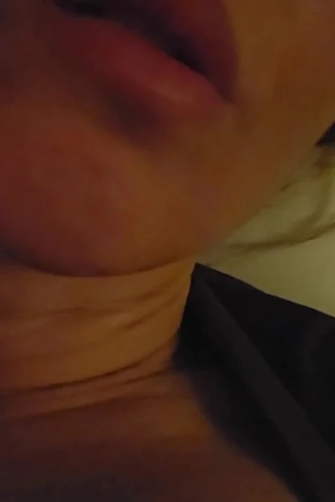 Kayınbiraderi kocası çalışırken mastürbasyon yapan yaramaz orta yaşlı seksi kadın videosu