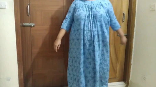 Ateşli üvey oğul 55 yaşındaki Mısırlı üvey annesini sikiyor - Müslüman seks