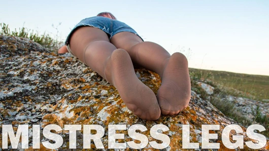 Seksi ayak ve tabanlar külotlu çorap açık havada kıpır kıpır