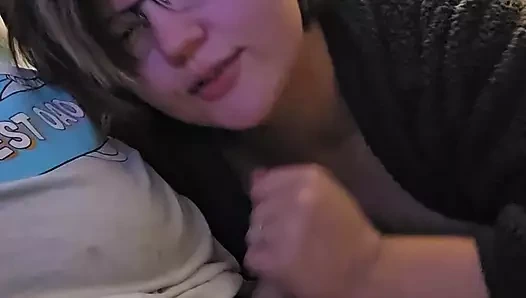 O elmalı turta yiyor, ben onun yarağını emiyor - lol