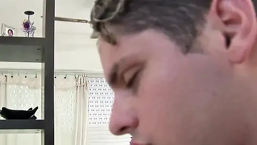 Çok ateşli latin kovboy kız pozisyonunda