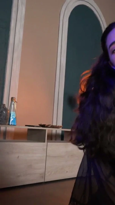 Seksi dedektif bir şüpheliyi sorguya alıyor! Her zaman istediğini alıyor! | Klip 1