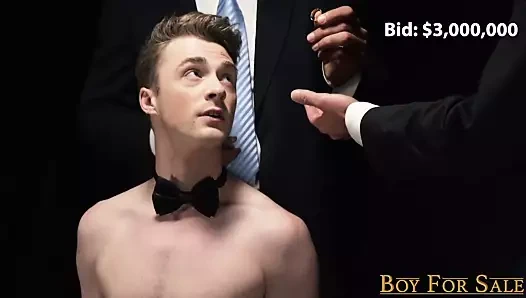 Açık artırmadan önce dom baba tarafından denetlenen genç köle sporcu