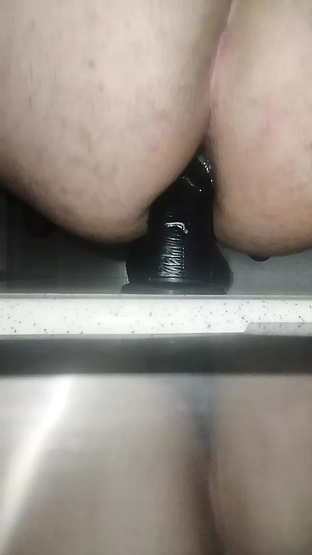 Anal ( secret shooting ) layd_yaren black dildo experience