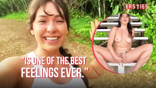 Ersties - seksi Erin Ashford mastürbasyon yaparken neredeyse yakalanma telaşını seviyor