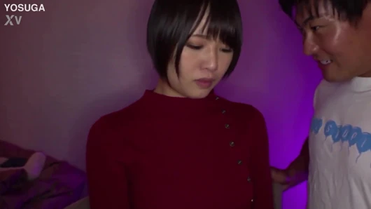 Tokyo'da özel bir üniversitede birinci sınıf liberal sanat öğrencisi, deneyimsiz 18 yaşındaki h-cup