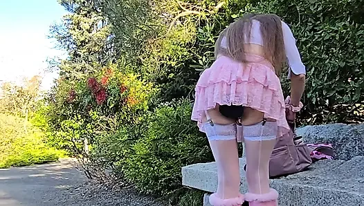 Longpussy. Götümdeki bu dev tıkaçla 13 saat yürüdükten sonra biraz sevgiye ihtiyacı var.
