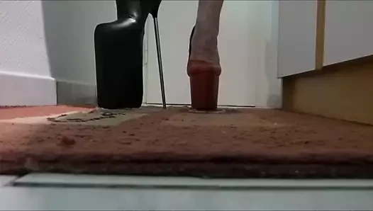 Cum ile siyah yapay penis içinde the ağız