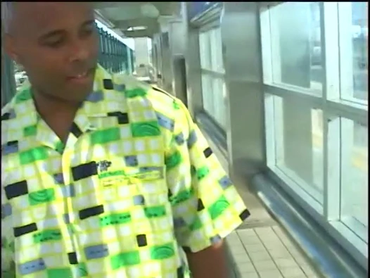 Siyah adam güzel bir siyah kızın kıllı amını yiyor