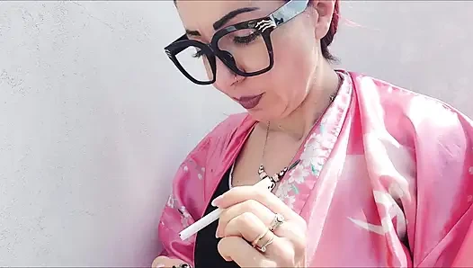 Ben şehvetli bir şekilde sigara içerken benimle mola ver