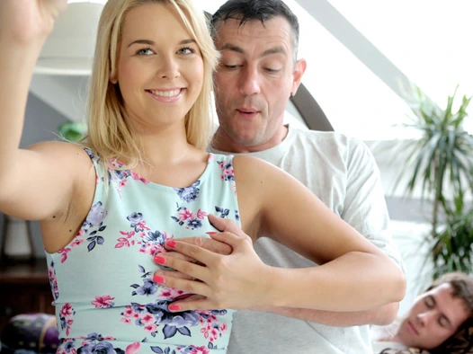 Adım baba4k. adam babasının sevgilisini nasıl sikiştiğini kaçırdı