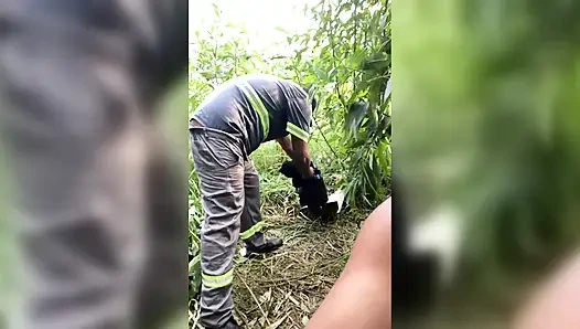 Evli işçi şantiyede geç saatlere kadar kalıyor.