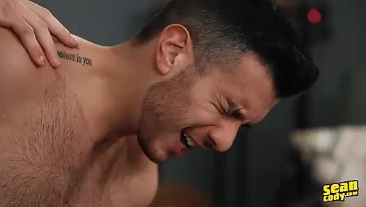 Sean Cody - Clyde ve Manny sert sikişmeden önce şaplak ve yaramaz liman oyunuyla birbirleriyle azdırıyor