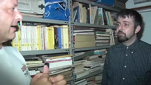 Kütüphanecinin bakıcısı