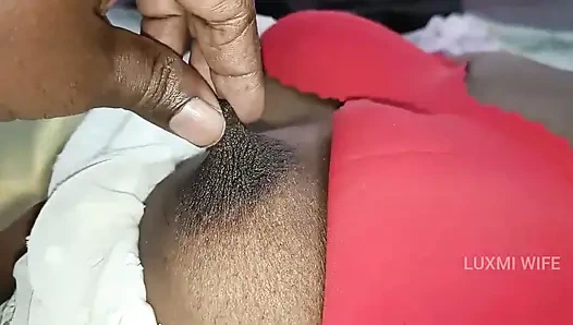 Evli kadın üvey erkek kardeşi tarafından meme uçlarına basıyor -7