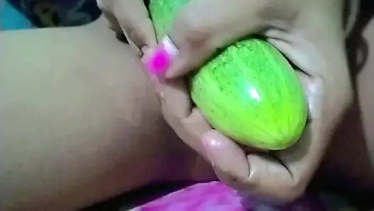 Meri evli kadın ne apni pyasi chut me dala bhot bada khira veya usko khira dal ke bhot maza aa raha tha agr ogo ko bhi