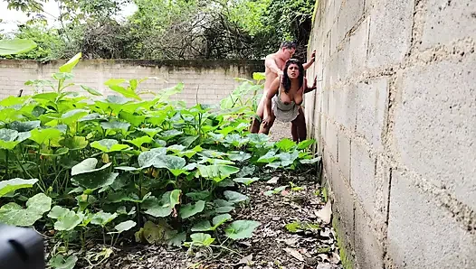 Üvey annemi açık havada amcığı dölle dolana kadar sikiyorum