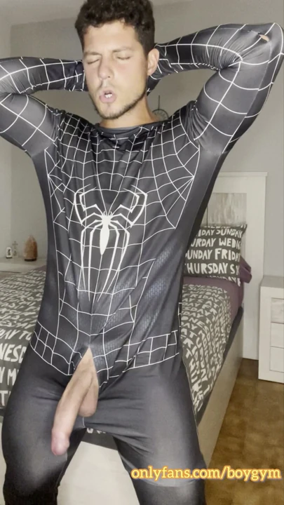 Büyük yarağımın boşalması için dokunmaya gerek yok! Örümcek Adam Cums
