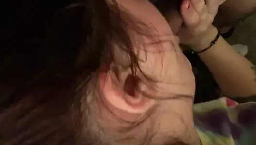 Beyaz kız bomba kafa veriyor