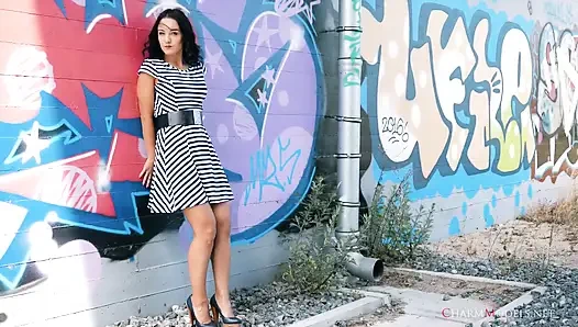 Lola ash graffiti duvarında glamour videosu