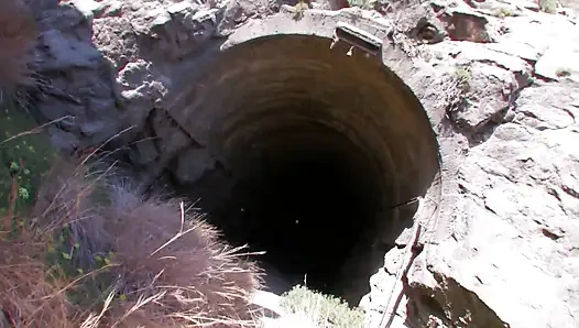 Pembe saçlı genç kız anal sikişiyor büyük yarak emiyor amını parmaklıyor