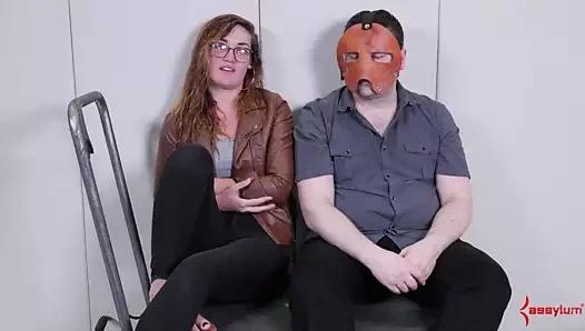 Throatfucked köle sürtük gets bir pis yüz