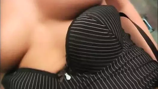 Scandalous üvey kardeşler porno videolar yaparken onlar zevk almak mastürbasyon ile bir seks oyuncak