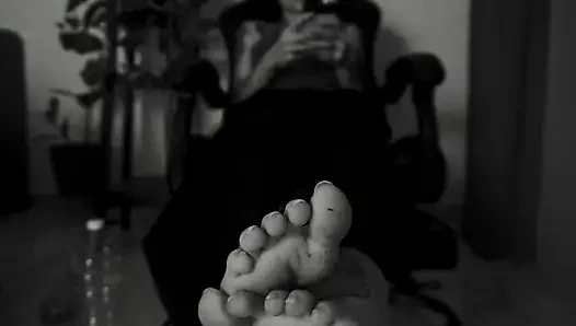 Hey ezik edepsiz ayaklarımı izliyor İtalyan tanrıçan