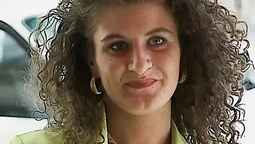 Klasik Alman kızlar anal grup seks için barda sikiliyor