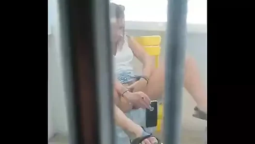 Bir hayran için edepsiz halka açık video gösterisi...