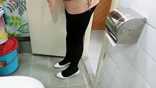 Siyah külotlu çorap teaser 18 ile beyaz patent pompaları