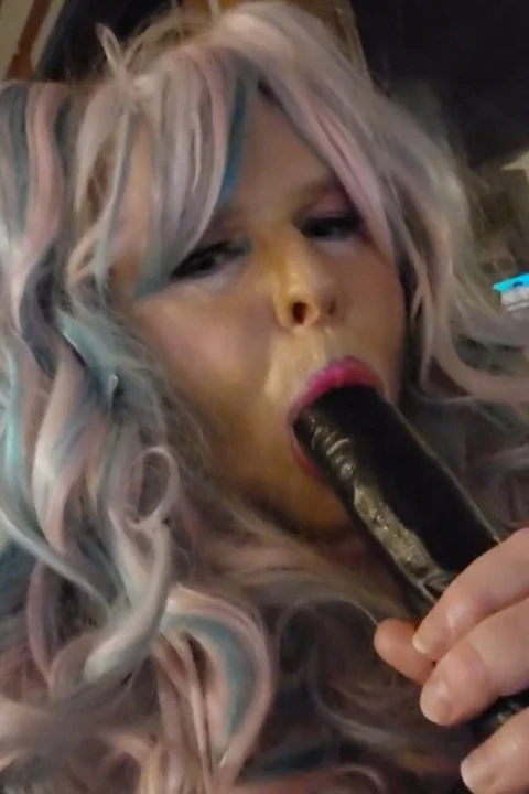 Сисси Jessica Cailin сосет член и пидор куколда