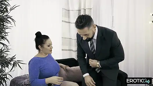 Seks Aç MILF Islak Am Deliğinde Sert Sikiş İstiyor