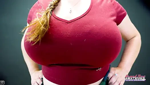 Şehvetli sarışın dövme gwen tanrıça gırtlağına kadar derine çarpıyor tutku!