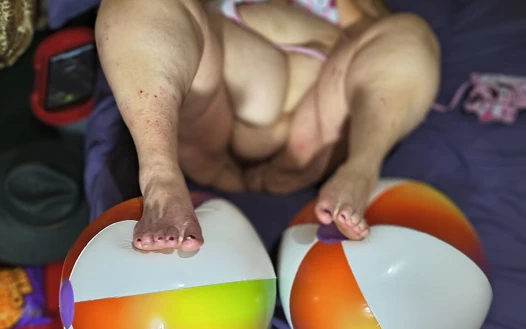 Çıplak plaj topu herkes için fışkırtıyor