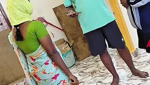 Bir öğretmen üvey babası ve üvey oğlu tarafından sikiliyor