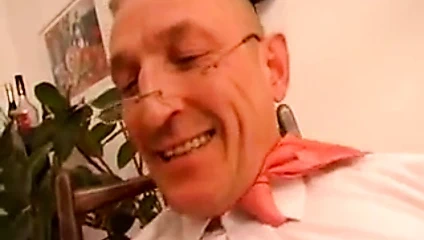 Genç Alman sürtük becerdin tarafından büyük adam