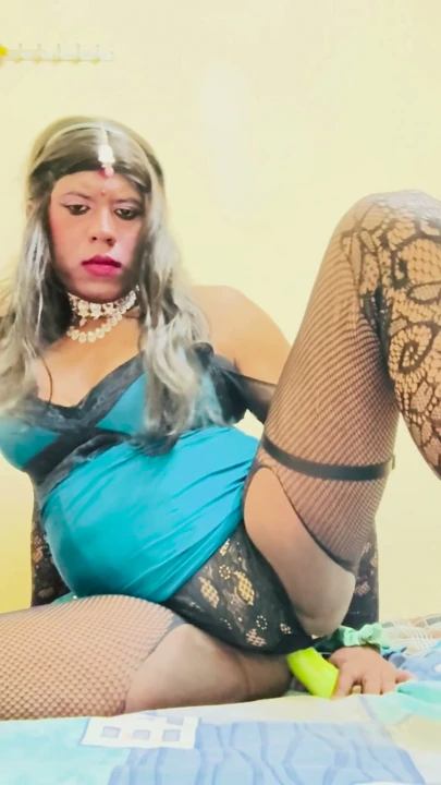 Hintli tgirl verronika69 desi şişe kaba göt sokma oral seks yolculuğu xxx | Klip 1