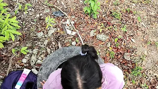 Sikini emmek ve açık havada beni sikmesini istedim, bu gerçekten hoşuma gitmek