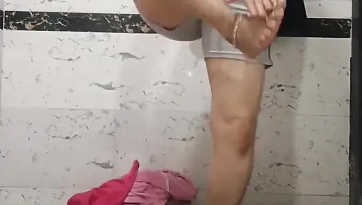 Priya bhabi banyoda tam açık vücut ateşli egzersizi
