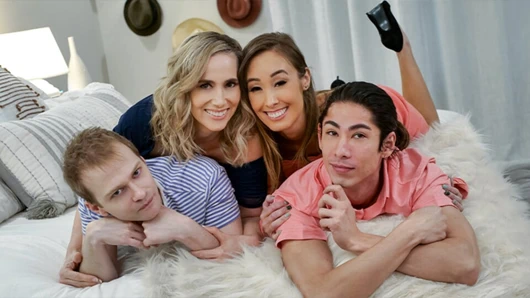 Üvey annenin dersi: Christy Love ve Lilly James ile evde güvenli seks