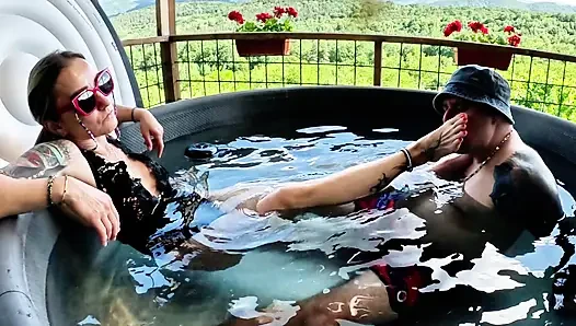 Su Kenarında Ibadet: Kraliçenin Rahatlama anı