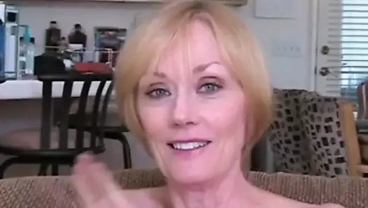 Oral seks sikme ve yüz için büyükanne