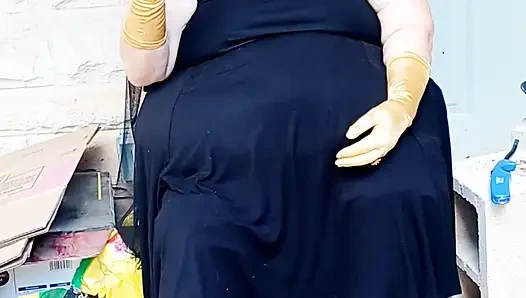 Yarasa kız sigara molası veriyor