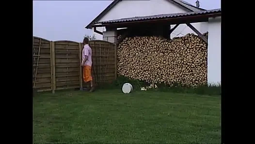 Sarışın azgın fahişe sikildiğinde çok mutlu oldu