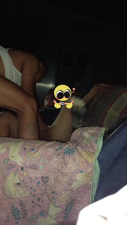 Aldatılan adamın karısını evde yemek yaparken hamile bırakmak. | Klip 1