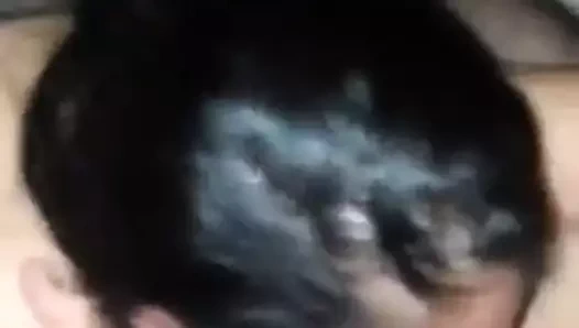 karısı gangbanged süre koca yatıyor altında onu